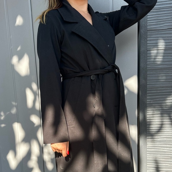 Everlane Drape Trench in Black - Picture 3 of 3